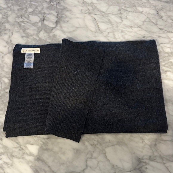 Everlane Other - Everlane Charcoal Wool Scarf